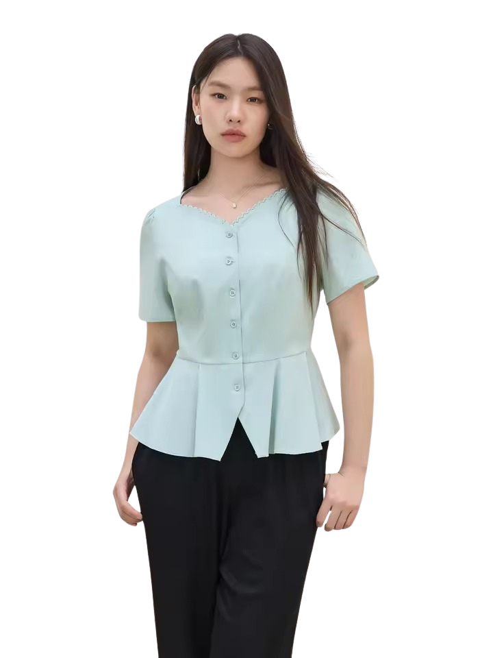 Blouse basque menthe à finitions en dentelle